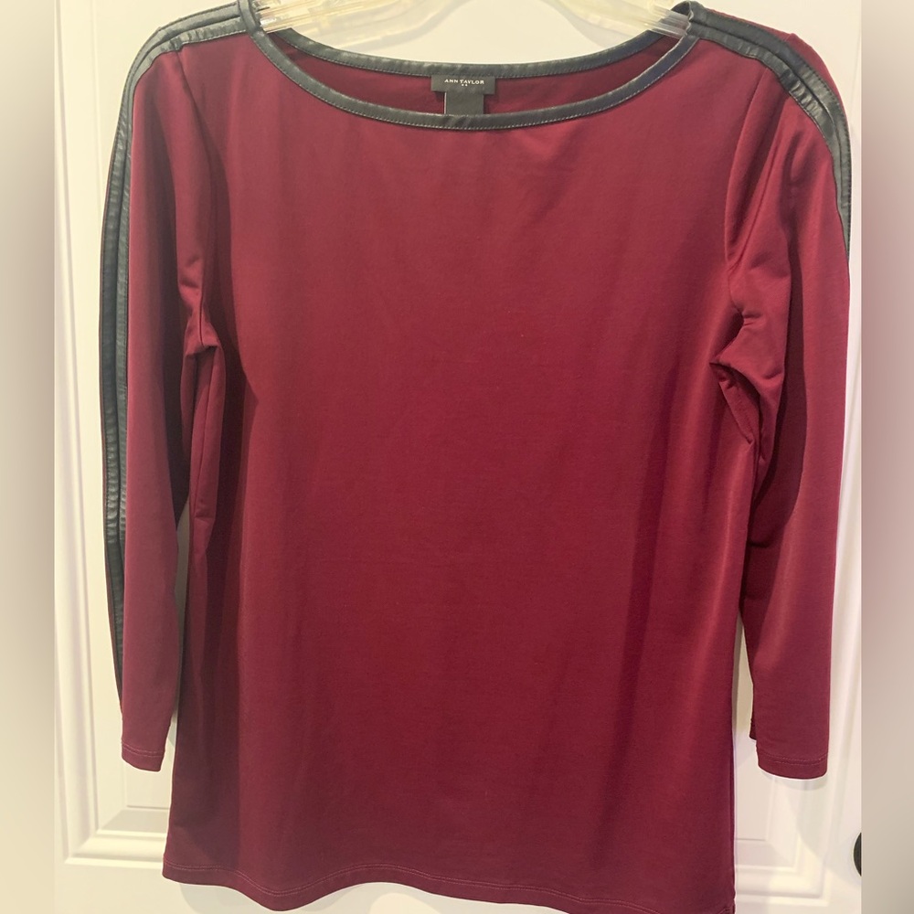 Ann Taylor Maroon 3/4 Length Sleeve Top with Black Accents
